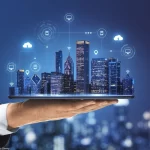 Sensortechnologie in intelligenten Lichtkonzepten: Smart City mit vernetzten Gebäuden und digitalen Sensor-Symbolen