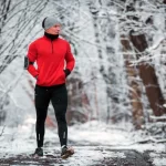 Outdoor Kleidung für gute Sichtbarkeit und Schutz bei winterlichem Wetter